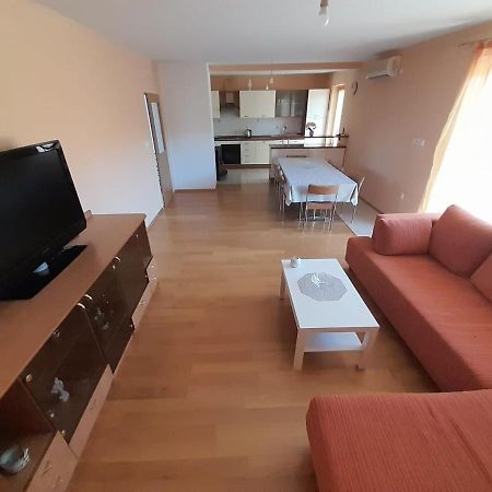 Holiday Home Anita Unesic Exterior photo