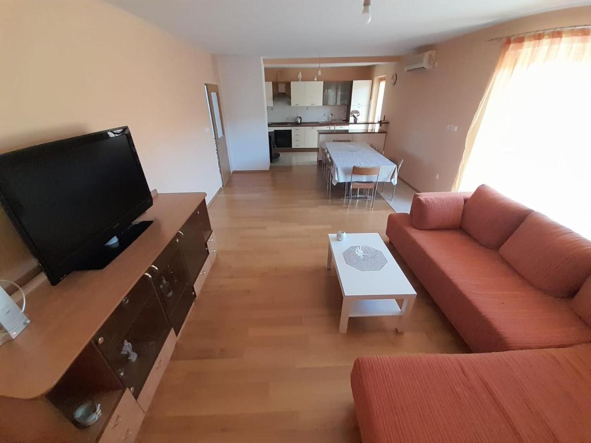 Holiday Home Anita Unesic Exterior photo