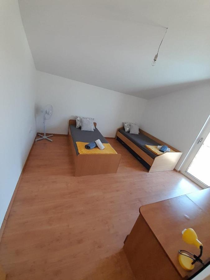 Holiday Home Anita Unesic Exterior photo