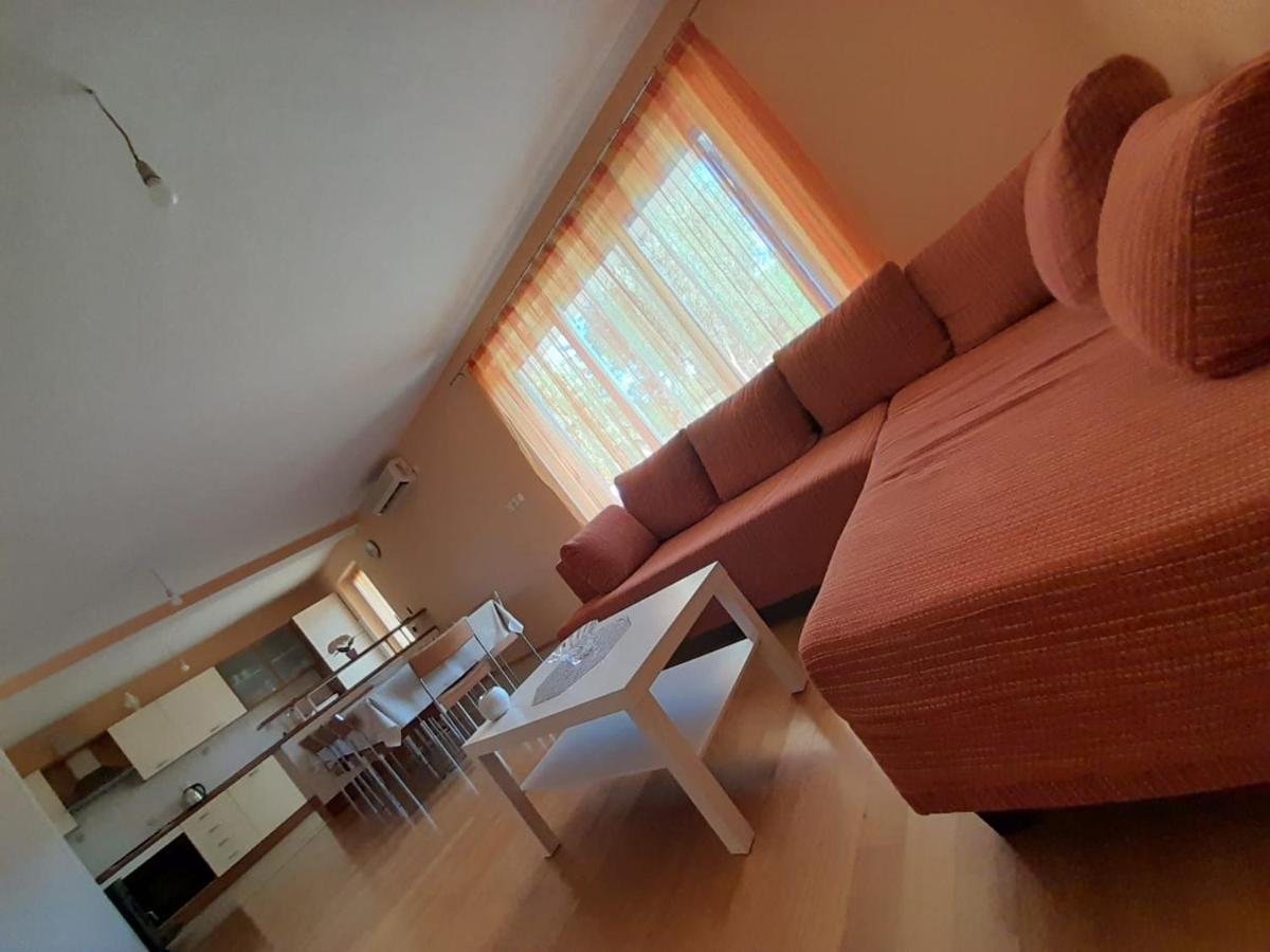 Holiday Home Anita Unesic Exterior photo