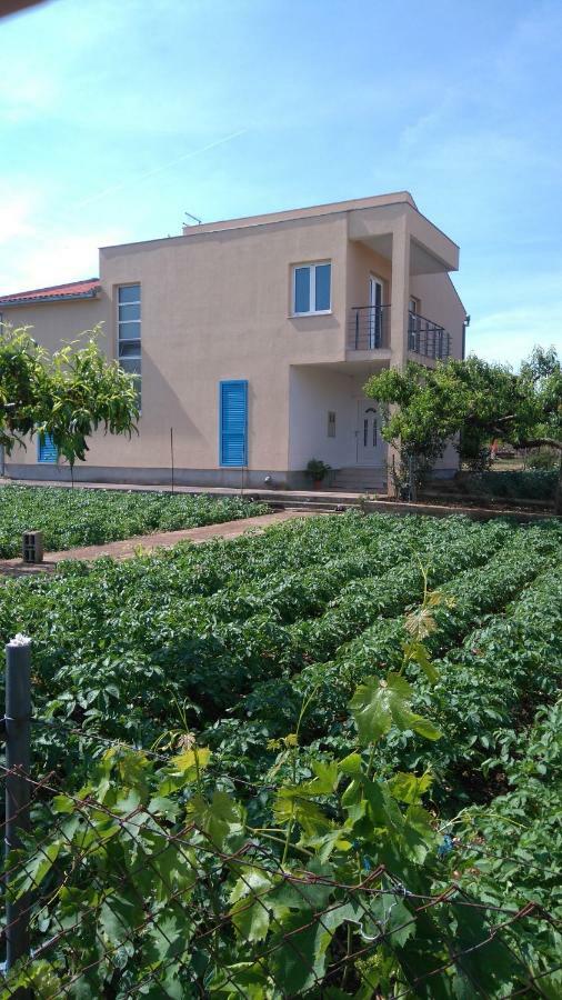 Holiday Home Anita Unesic Exterior photo
